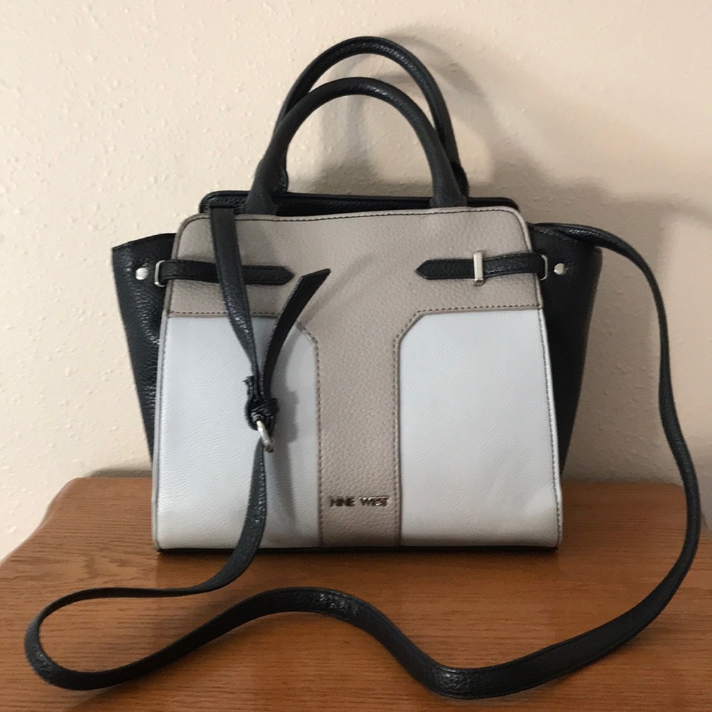 💰SOLD💰 Nine West Navy Tote - Picture 1 of 8
